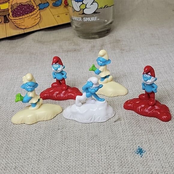 80's Smurf puzzle, glass, mug figures,2 dvd's, Book - Picture 11 of 16